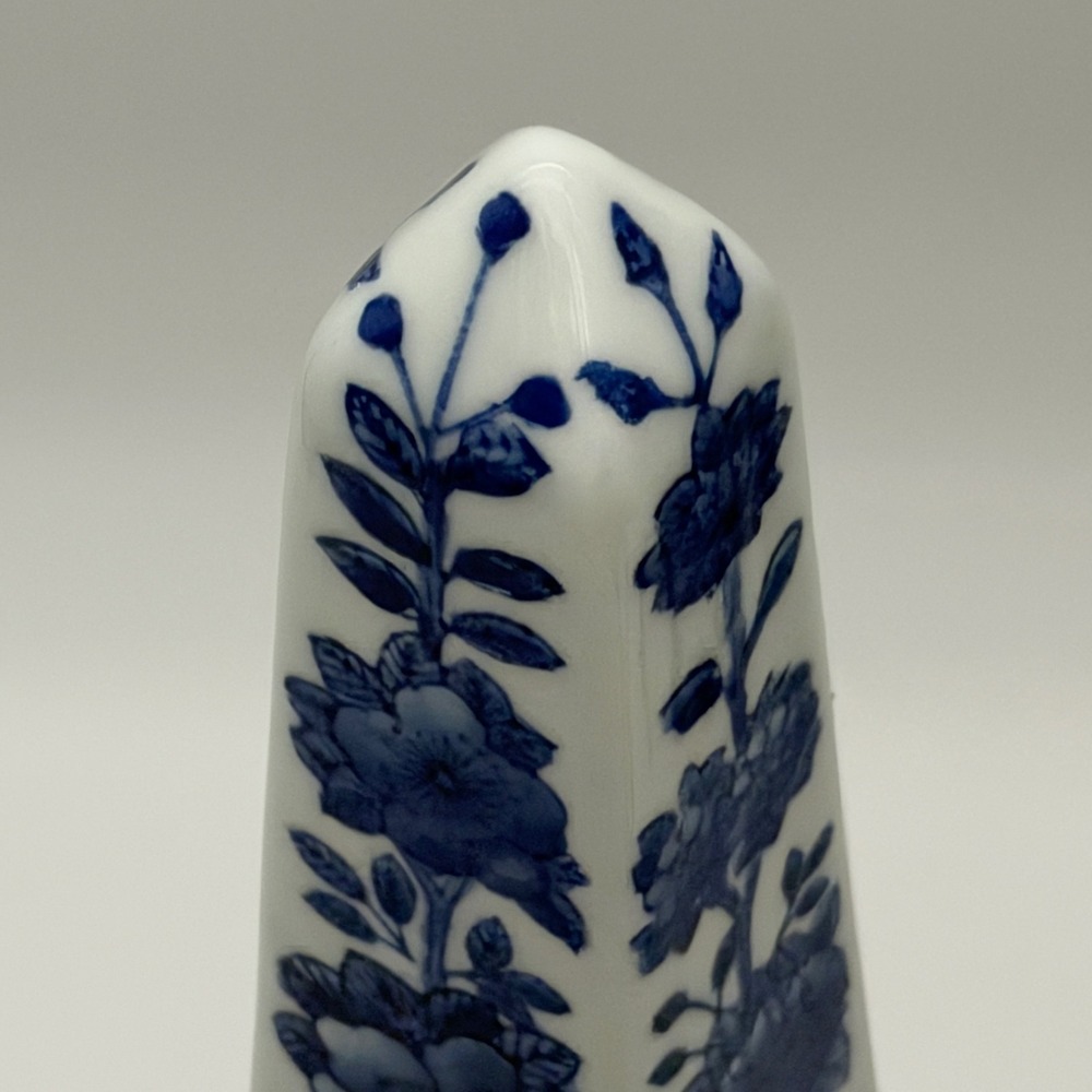 Vintage Blue and White Porcelain Floral Obelisk Chinoiserie Tower 13.5 Inch - Picture 8 of 16